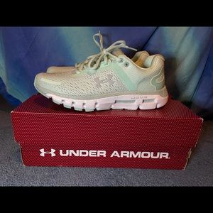 UA HOVR INFINITE 2 Running Shoes